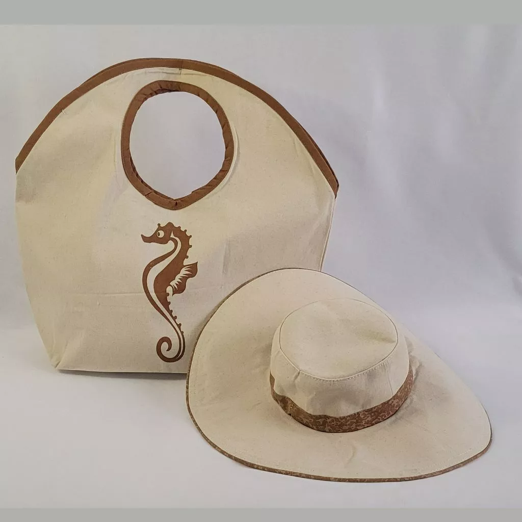 Beige beach bag with a circular handle is trendy & stylish. The bag comes with a set of matching hat, makeup pouch, book cover, i pad cover & sunglasses pouch